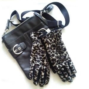 NWOT WOMEN'S ANIMAL PRINT GLOVES